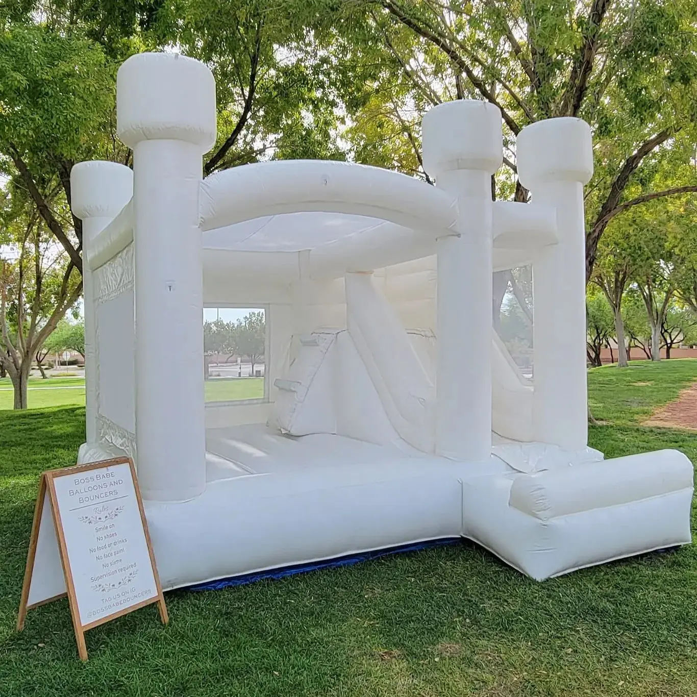 White Inflatable Bounce House, Children Game Castle with Slide, Inflatable Castle with Blower for Birthday Wedding Party