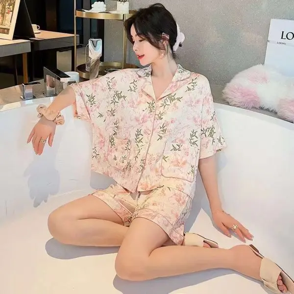 Summer Light Luxury Fashion Casual Pajamas Women's Suit Short-sleeved Ice Silk Home Clothes Two-piece Set Can Be Worn Outside 2020 summer women pajamas set new pink leopard pajamas korean style loose fitting home clothes two piece set can be worn outside
