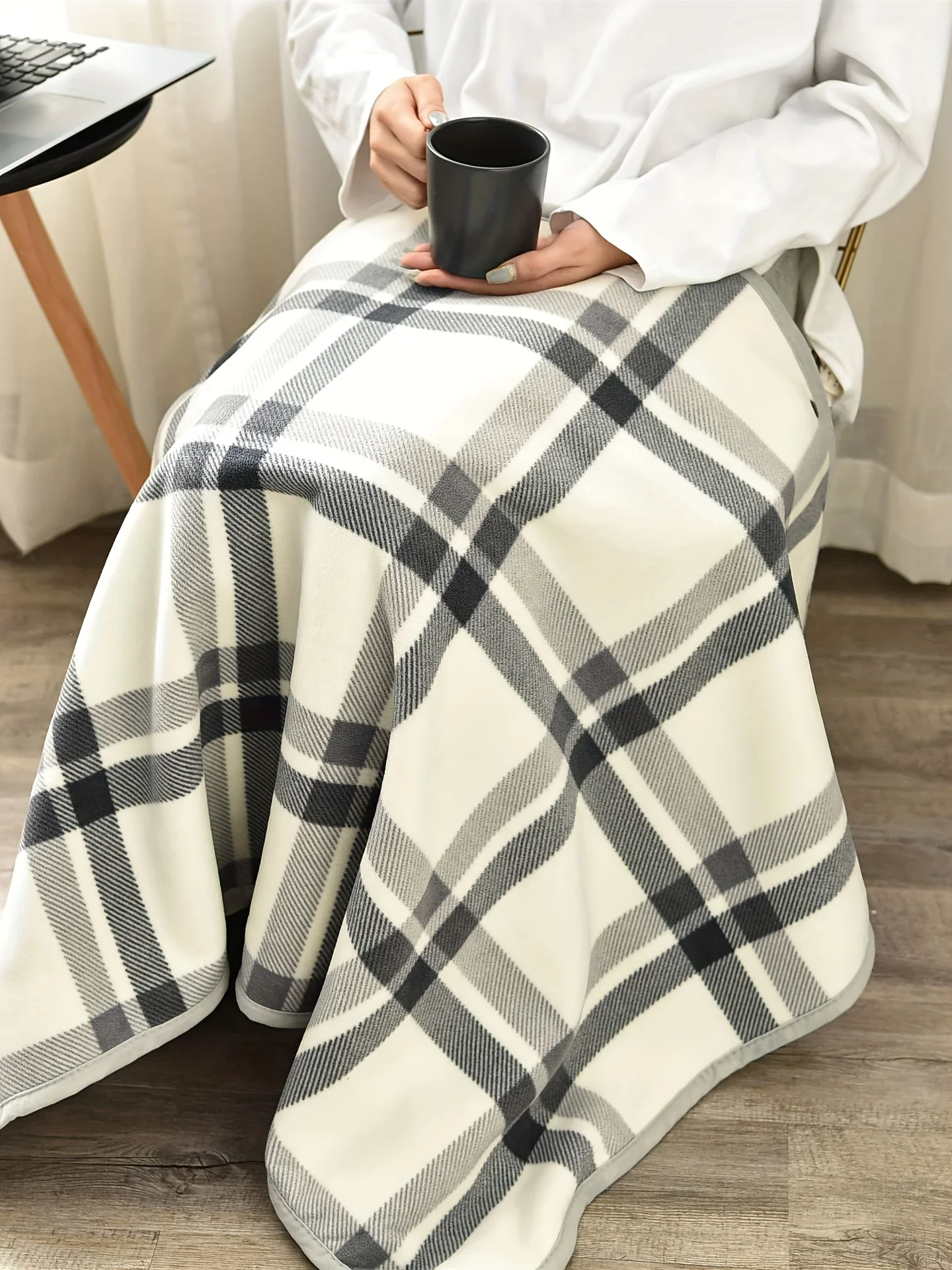 Shawl Cape Blanket Autumn Winter Thickened Warm Air Conditioning Nap Flannel Buttoned Cover Blanket