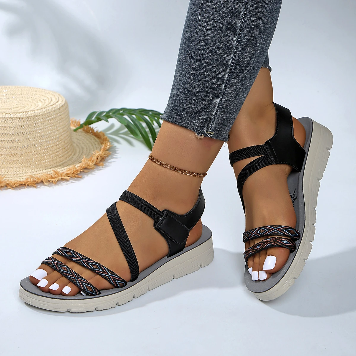 Chic Lightweight Round Toe Women's Flat Sandals - Stylish Summer Comfort
