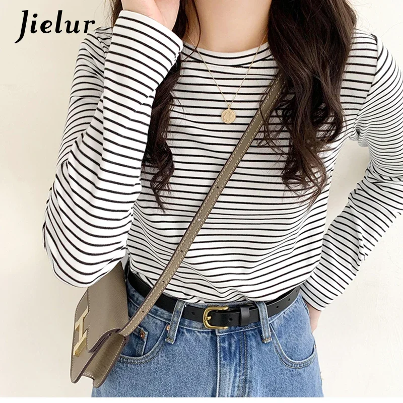 

Женская футболка с длинным рукавом и круглым вырезом, в полоску