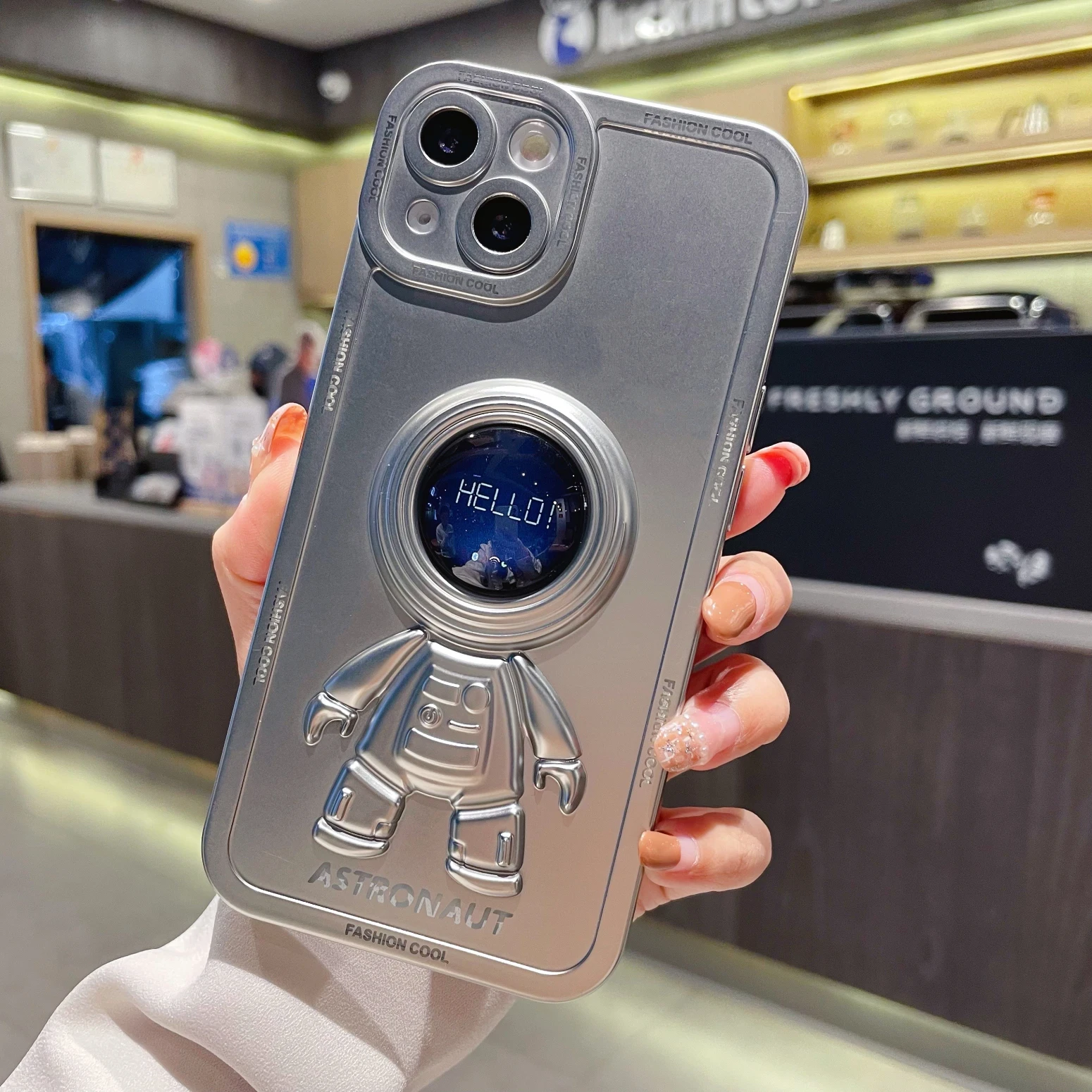 قاب آیفون آسترونات سه بعدی 11 S5389b9ff93aa42b0b6e060ae66128d48B