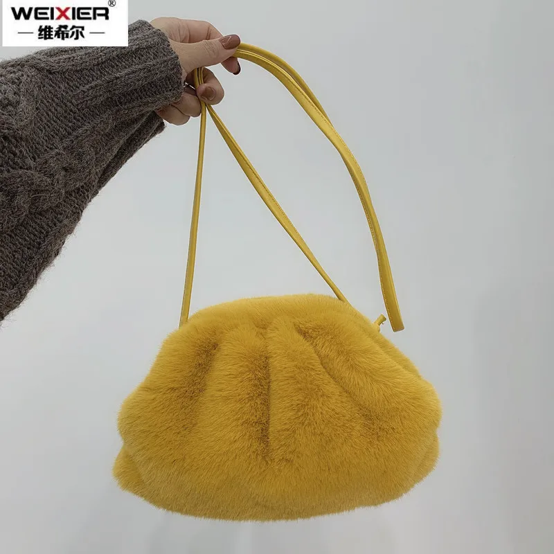 FAZED★韓国★人気★FLUFFY FUR BAG 3色 Bigサイズが可愛い Winter Plush Cloud Bag for Women Luxury Brand Winter Faux