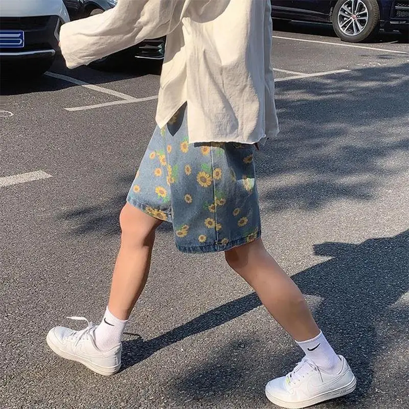 Y2k Fashion Casual Little Daisy Printe Denim Shorts Men Summer Super Hot Five Quarter Pants Wear Loose Casual Beach Pants Trend
