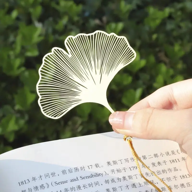 Exquisite Leaf Shape Metal Bookmarks With Tassel Creative Ginkgo Lotus Leaves Book Mark Student Stationery Reading Supplies Gift metal bookmark bookmarks stationery supplies