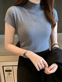 بلوفرات نسائية عصرية لعام 2025 بأكمام قصيرة للخريف سترة نسائية محبوكة بياقة مدورة على الطراز الكوري قطع علوية أنيقة ضيقة 3