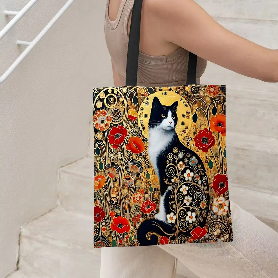 유니크한 디자인과 넉넉한 수납 공간의 꽃 검은 고양이 토트백