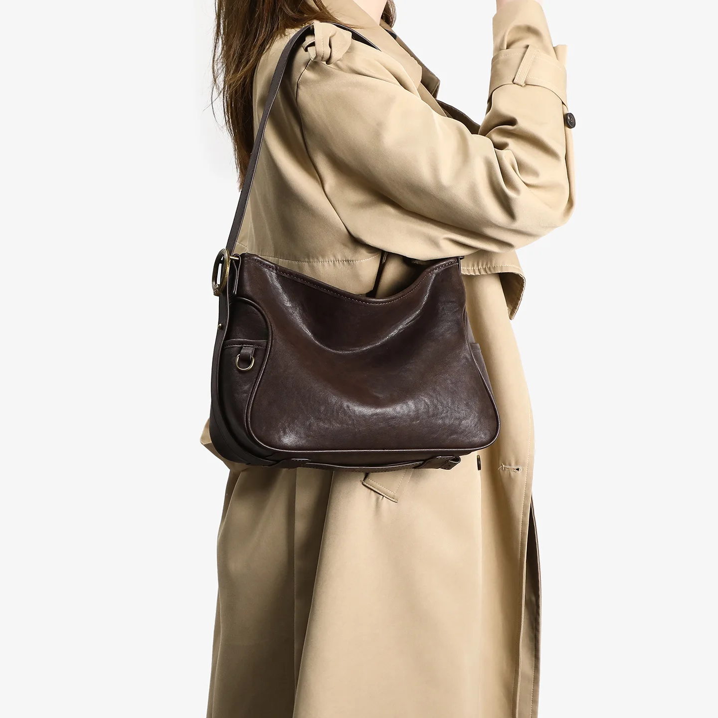 Retro Women's Crossbody Bag Pillow-Shaped Large Capacity Shoulder Strap PU Material City Simple Style Fashion Element Sewing...