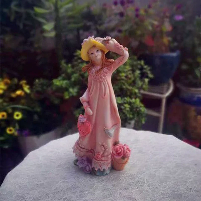 European Resin Embossed Girl Sculpture Figure, Creative Home Furnishings Living Room Study Courtyard Decorations Yellow Pink 1PC