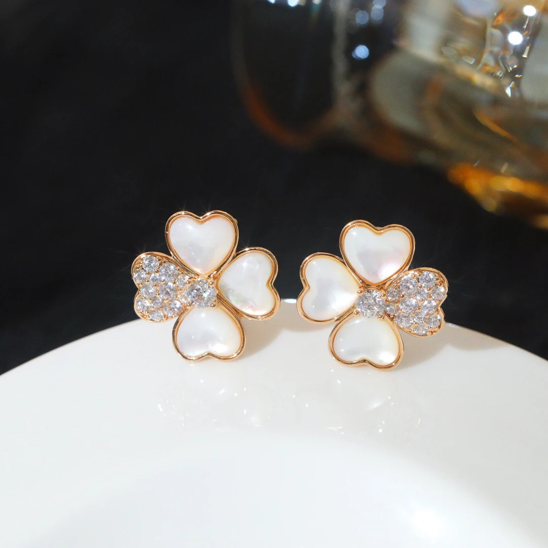 

New 925 Silver Pearl Clover Ear Stud Four Leaf Heart-shaped Petals Earstuds Diamond Cosmoes Earrings Women Fashion Brand Jewelry