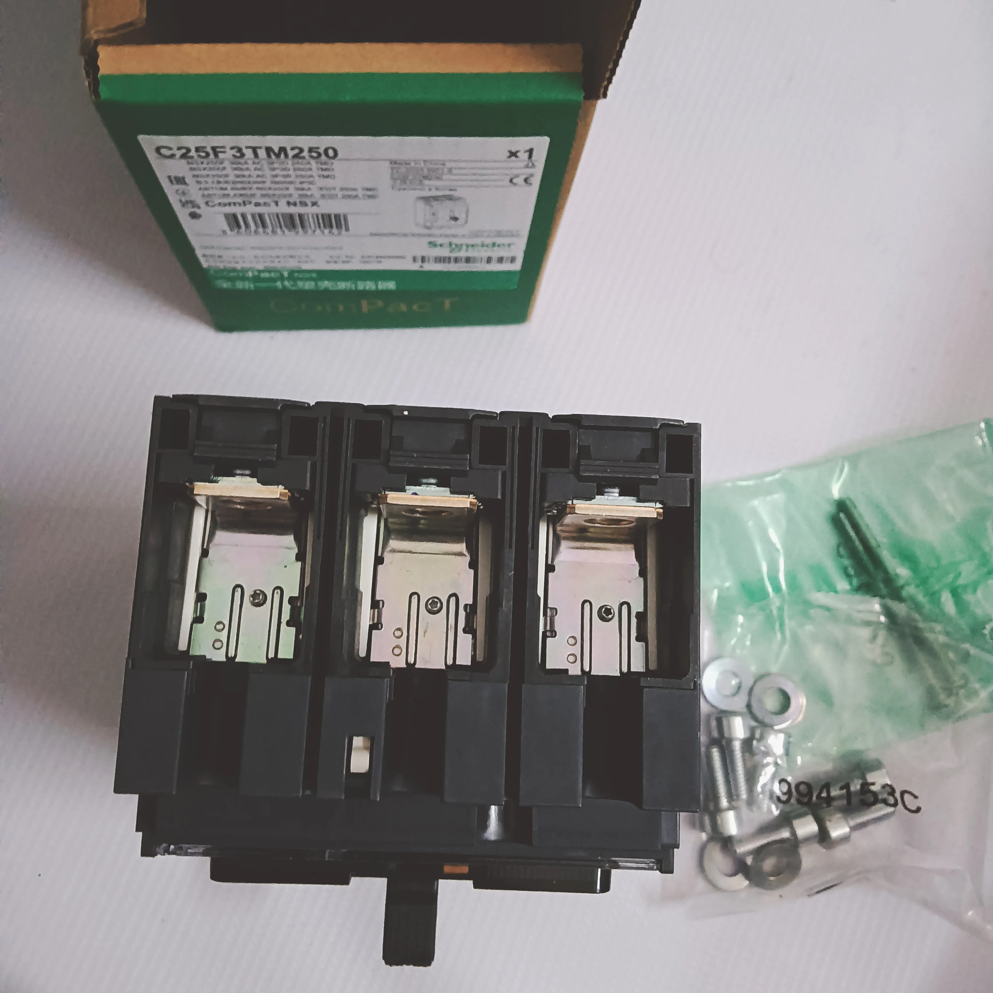 

C25F3TM250 GV2ME16 переключатель LV429390 реле