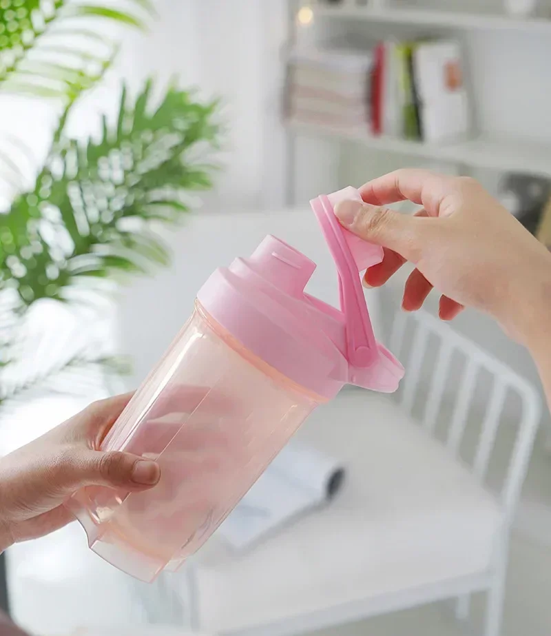 Sports Water Bottle Protein Bottle Shaker Bottle Shaking Cup Protein Shaker Cup 500ML Plastic Leak Proof Sports Bottles