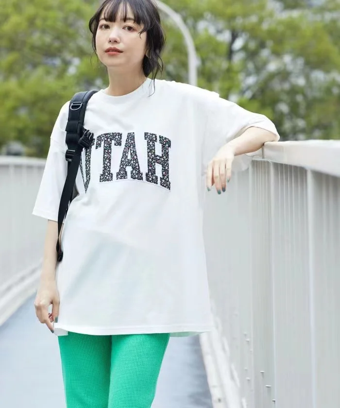 일본 fs에 수출 된 대외 무역 주문 FS 새로운 라운드 넥 오버 핏 티셔츠 절묘한 꽃 아플리케 자수 편지 여름 의류 여성 반팔