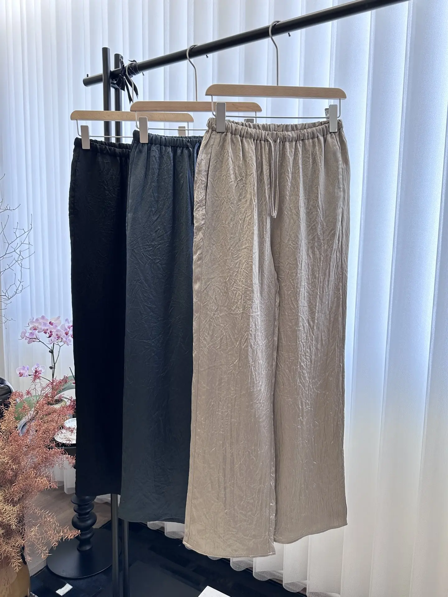 

Spring and summer new pearl satin acetic acid wide leg pants must have a crepe fabric in summer, to be silky and silky