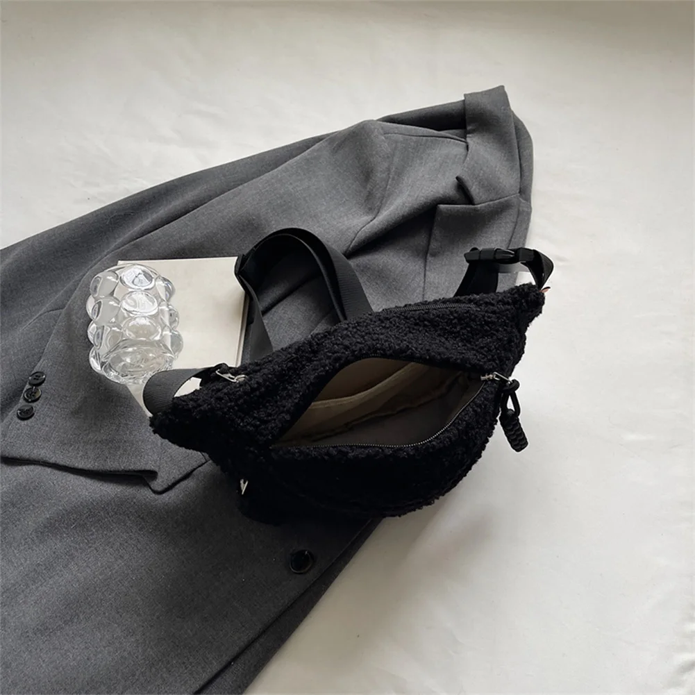 Women Fleece Sherpa Chest Bag Small Size Fanny Pack Trendy Shoulder Bag Cute Waist Pouch Sling Bum Bag Travel Crossbody Bags