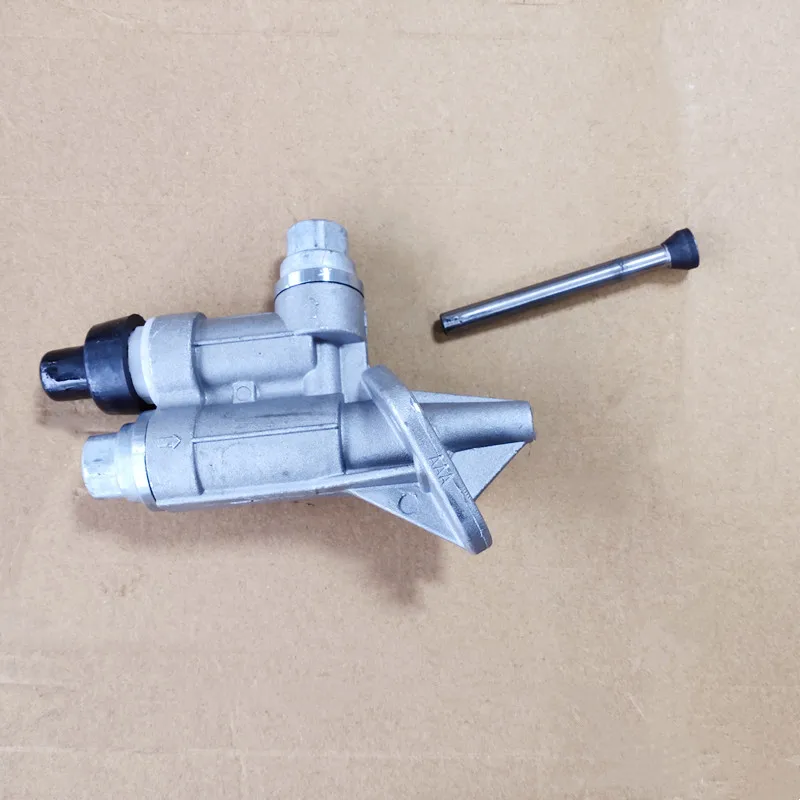 Excavator parts engineering vehicle Cummins engine oil pump gun hand oil pump Hyundai 6BT5.9 4BT3.9 Komatsu 6D102 6D114