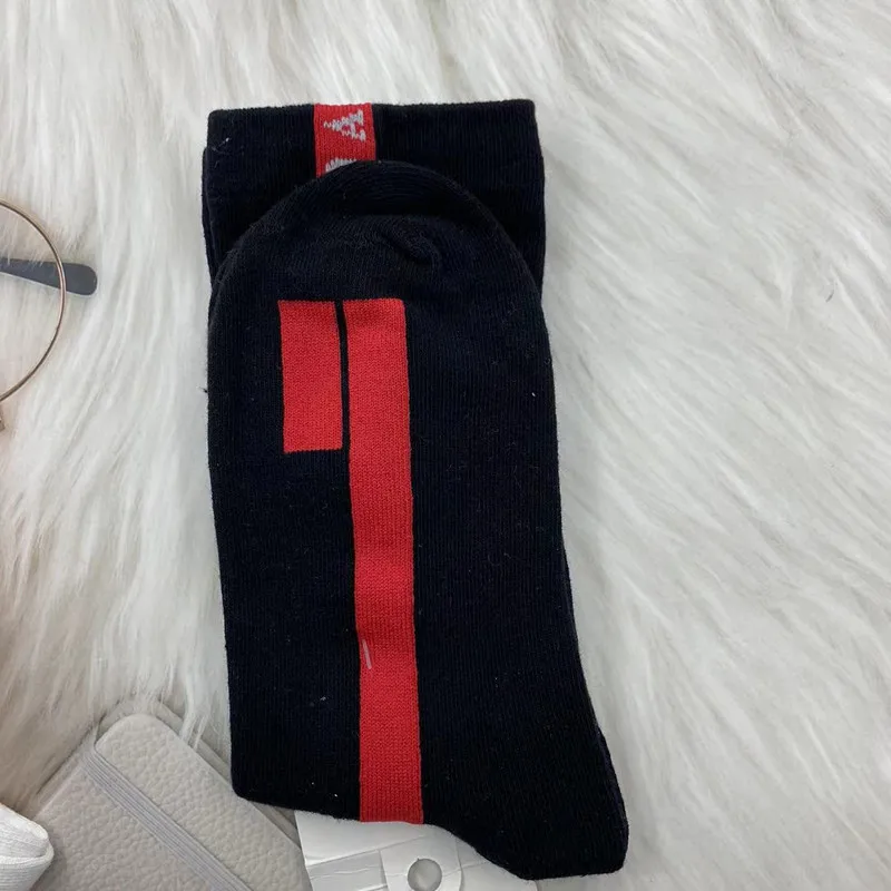 Fashion Pure Cotton Breathable Sweat Absorption Sports Socks for Men and Women Trend Luxury Long Tube Casual Socks