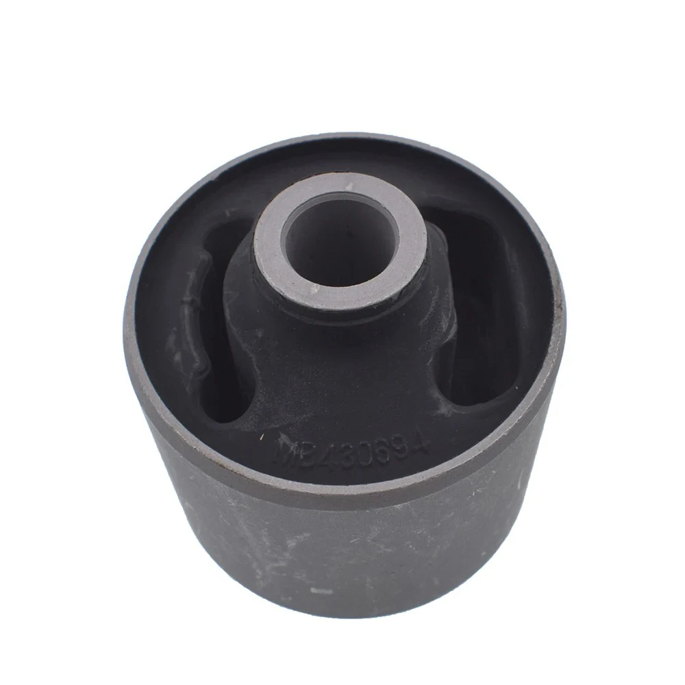 Engine Mount Insulator Front DIFF Mounting Insulator for Mitsubishi Pajero 2 MK2 V20 V30 V40 Nativa Montero Sport 1 L200 Triton K74T K76T MB430694