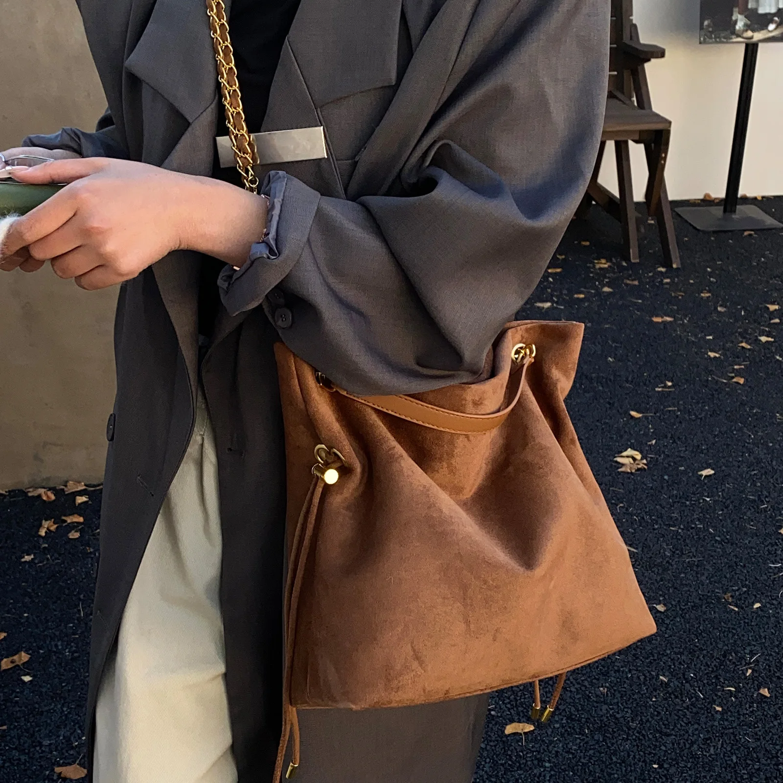 Women Matte PU Drawstring Tote Bag Chain Handbag Crossbody Bag Large Capacity for Travel Shopping Daily Use