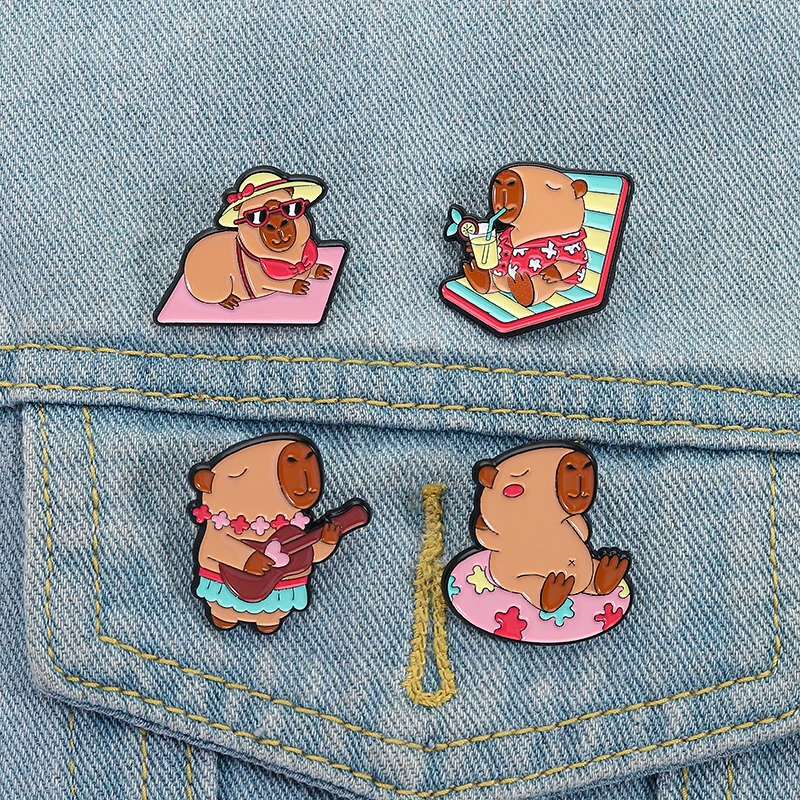 Emaille-Anstecknadeln „Capybara On A Leisurely Vacation“, die Capybara spielt Gitarre und singende Broschen, Rucksack-Abzeichen, hübscher Schmuck – Detail 6
