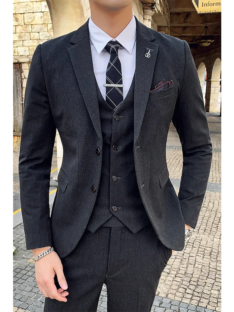 Рисунок 3 - Мужской костюм, облегающие официальные