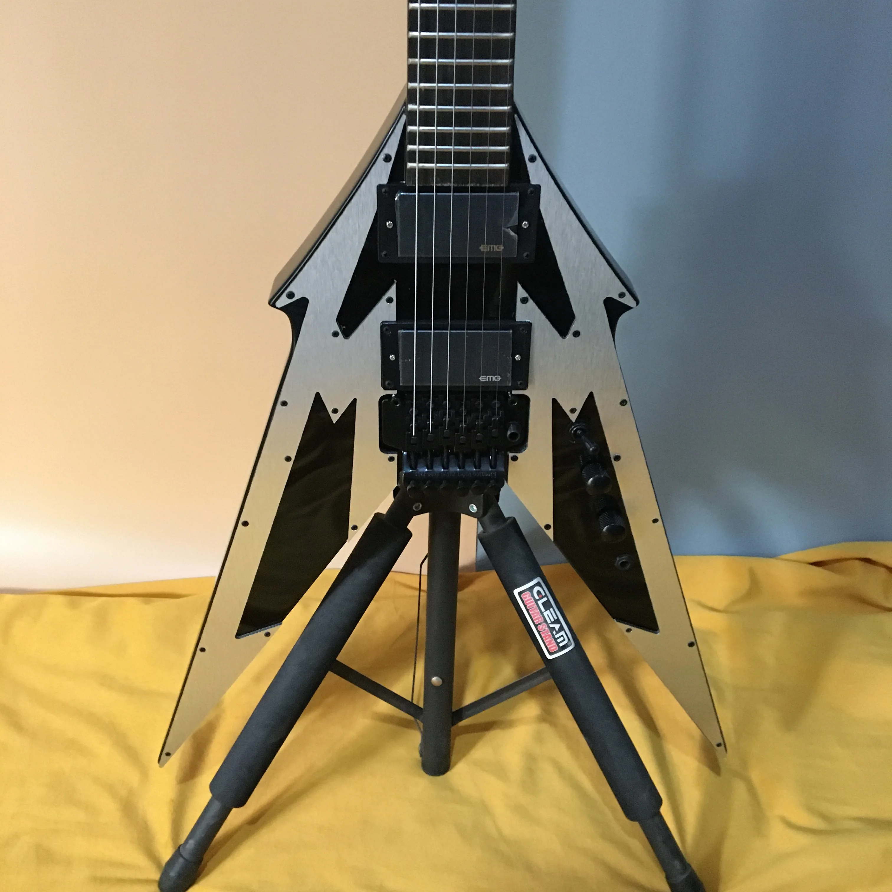 Pumpkin factory V Electric Guitar Gray Color 6strings Good Hardware