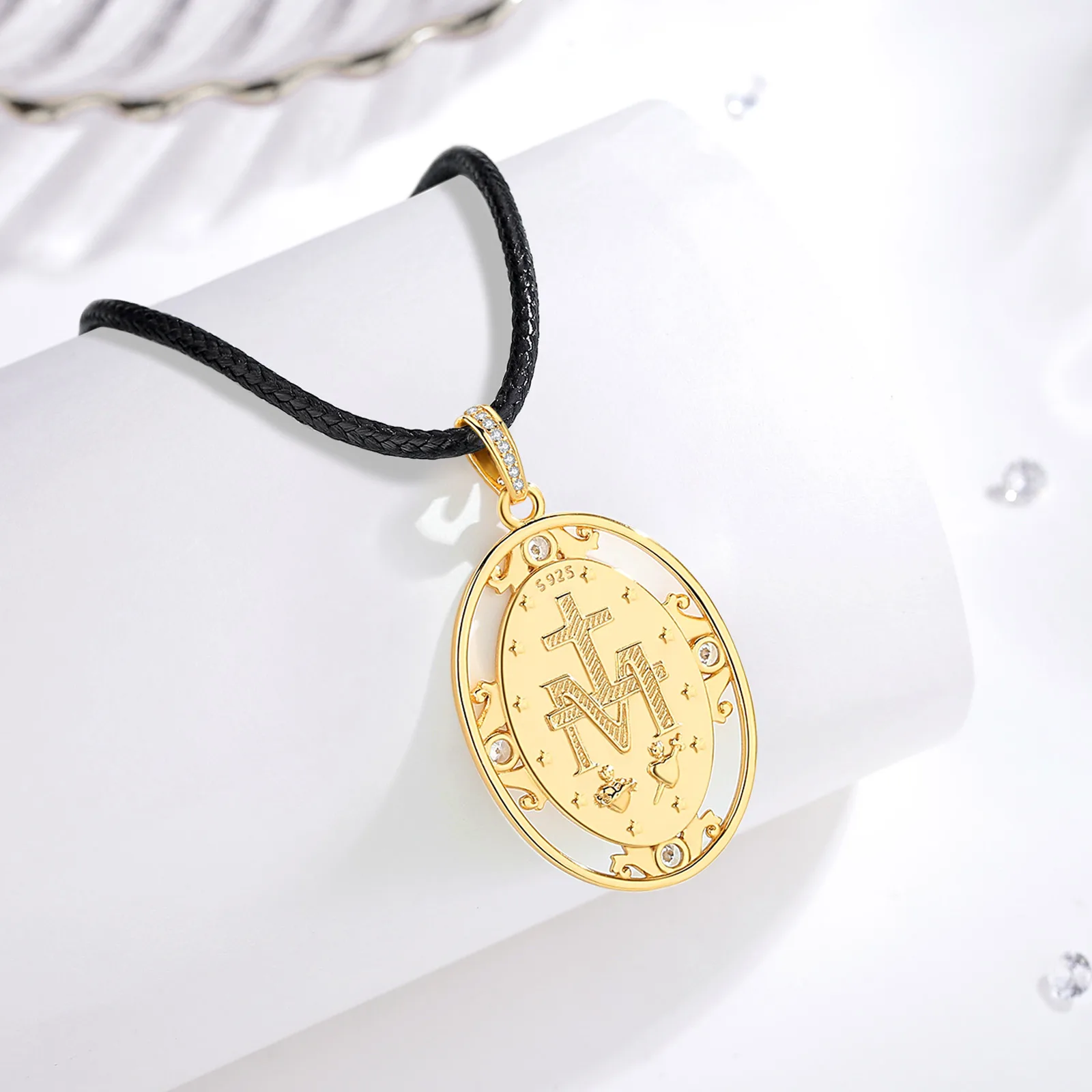 Médaille Religieuse En Argent (ou Plaqué Or) - Occasion