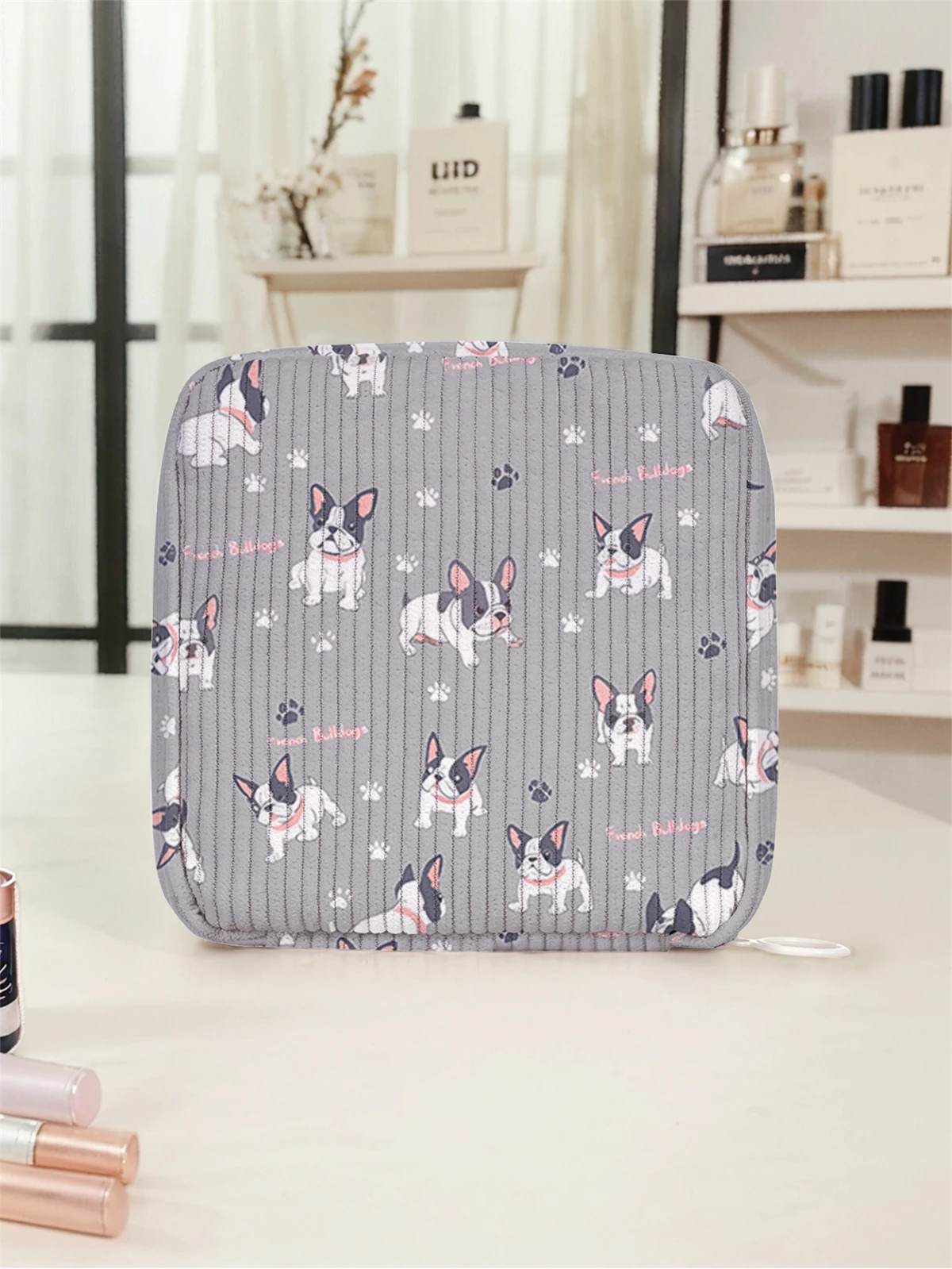 Cartoon dog pattern printed sanitary napkin storage bag, women's lightweight tissue bag, sanitary tissue bag