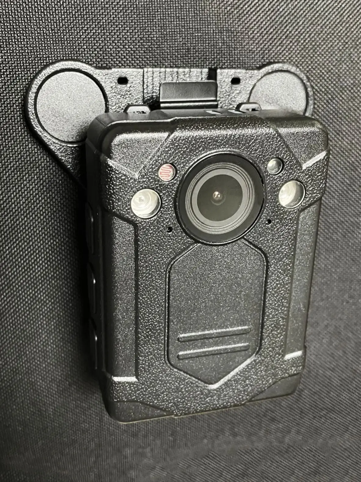 Montagem do Ímã de Sharpwitness Klickfast em Vestuários Usados para Rádios e Câmeras do Corpo - Image 2