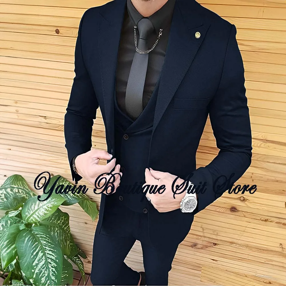 Рисунок 3 - Мужской облегающий костюм из 3 предметов