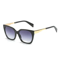 Luxurious Vintage Red Frame Sunglasses with Green and Gold Decorative Lens (Black)