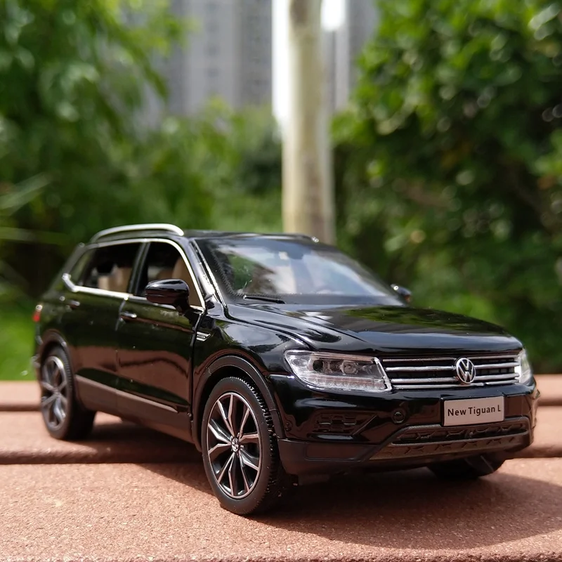 WELLY 1:32  VW TIGUAN SUV Alloy Car Diecasts & Toy Vehicles Car Model Sound and Light Pull back Car Toy For Kids Gift Ornaments 3