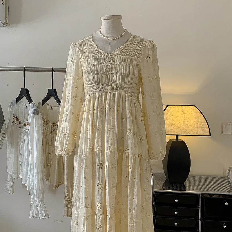 

Женское платье весна-осень тонкое во французском стиле с V-образным вырезом и длинным рукавом однотонные Цветочные ажурные трапециевидные Повседневные платья средней длины