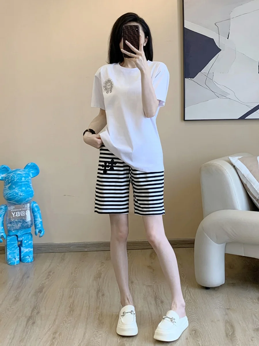 홍콩 슬레 세트 여성 여름 웨스턴 슬레 노화 방지 다목적 프린트 티셔츠 스트라이프 스트레이트 반바지 투피스 세트