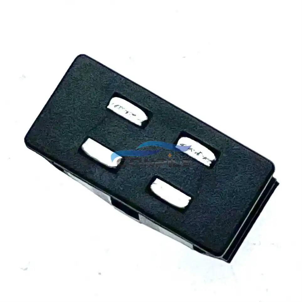 

For Ford Focus armrest box cover magnetic suction buckle handrail box clip