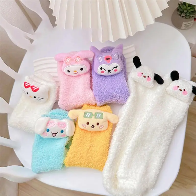 

Новинка милые носки Sanrio Hellokitty Kuromi Mymelody Cinnamoroll понравились pompurin плюшевые носки для пола подарок на день рождения для девочек