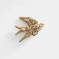 Golden Flying Birds Wall Mount Decor Retro Resin Swallow Sculpture Wall Hanging Crafts for Home Decoration Living Room Bedroom 2