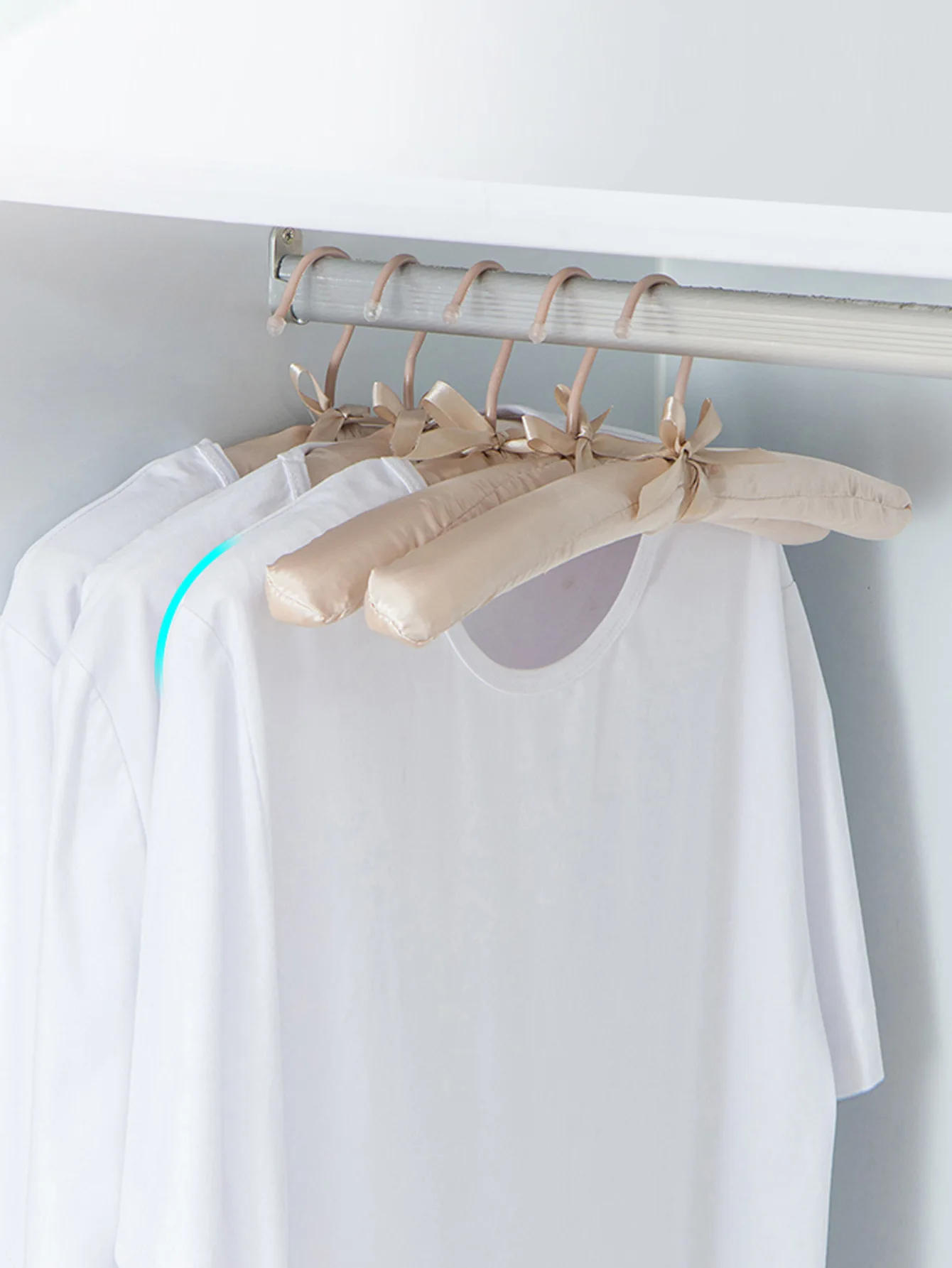 Silk clothes hanger, seamless fabric sponge clothes hanger, household bag fabric silk clothes hanger, clothes hanger 3