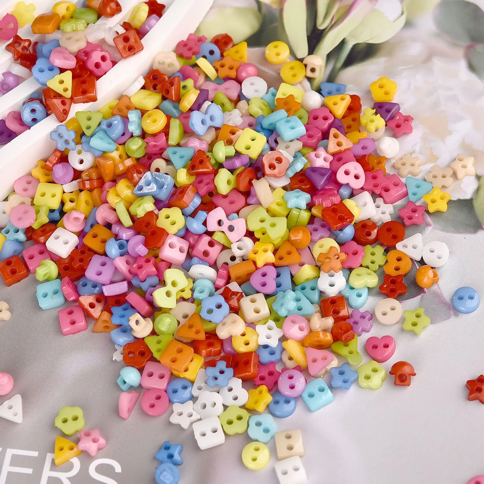 100 PCS Assorted Mixed Color Resin Buttons, 4 Holes Round Craft Buttons,  DIY Crafts Children's Manual Button Painting 