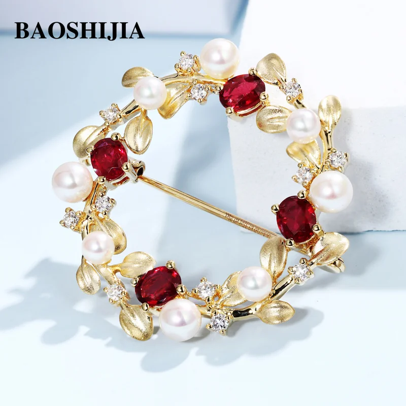BAOSHIJIA Solid 18k Yellow Gold Fashion Genuine Ruby Pearl Brooch Natural Diamonds Round Wreath Delicate Luxury Jewelry