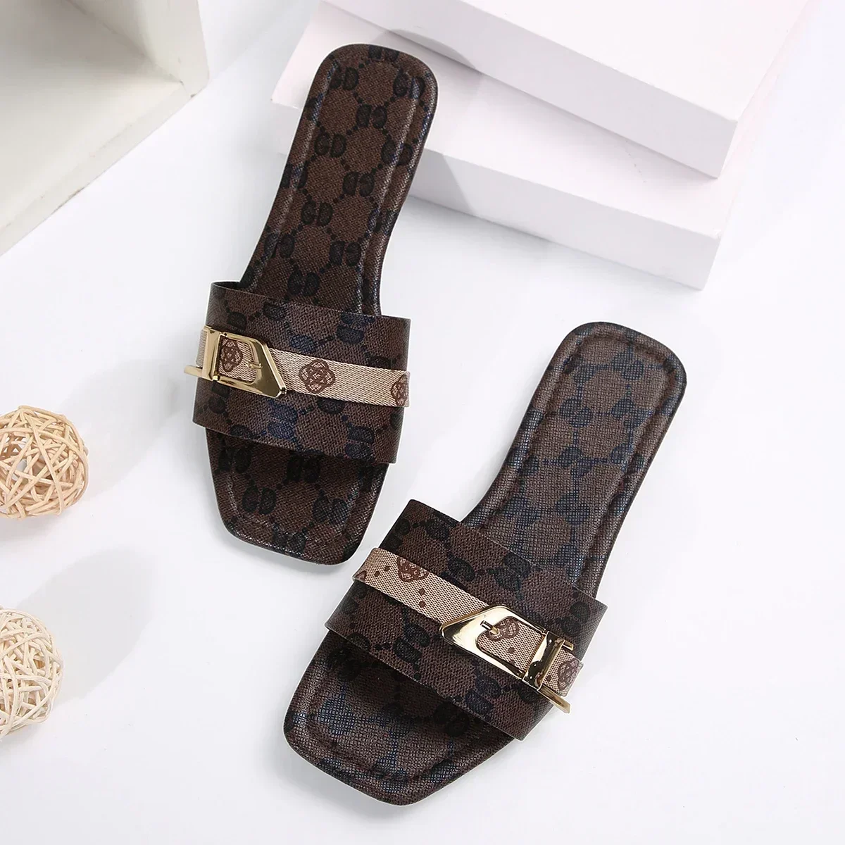 Summer Women Slippers Solid Color Women's Sandals Flat Bottom Anti Slip Fashion Slippers Designer New Sandals