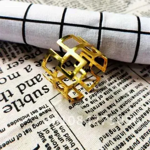 

Gold Color Alloy Round Hollow Napkin Rings Dinner Napkin Holder Towel Serviette Tableware Ring Buckle Table Decor