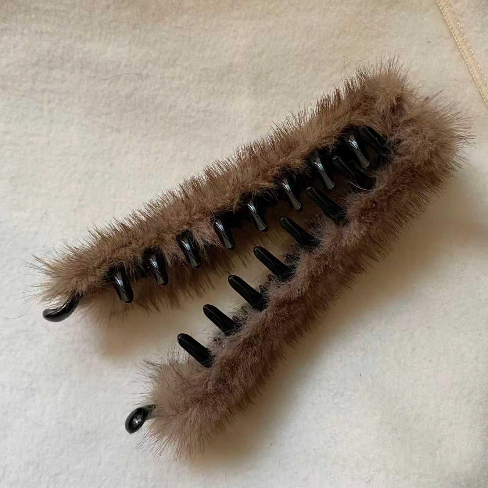 1PC Faux Fur Hair Clips Set, 4 Pcs Soft Fluffy Hair Barrettes, Black Brown Gray Beige Hair Accessories, Warm Winter Hair Decor