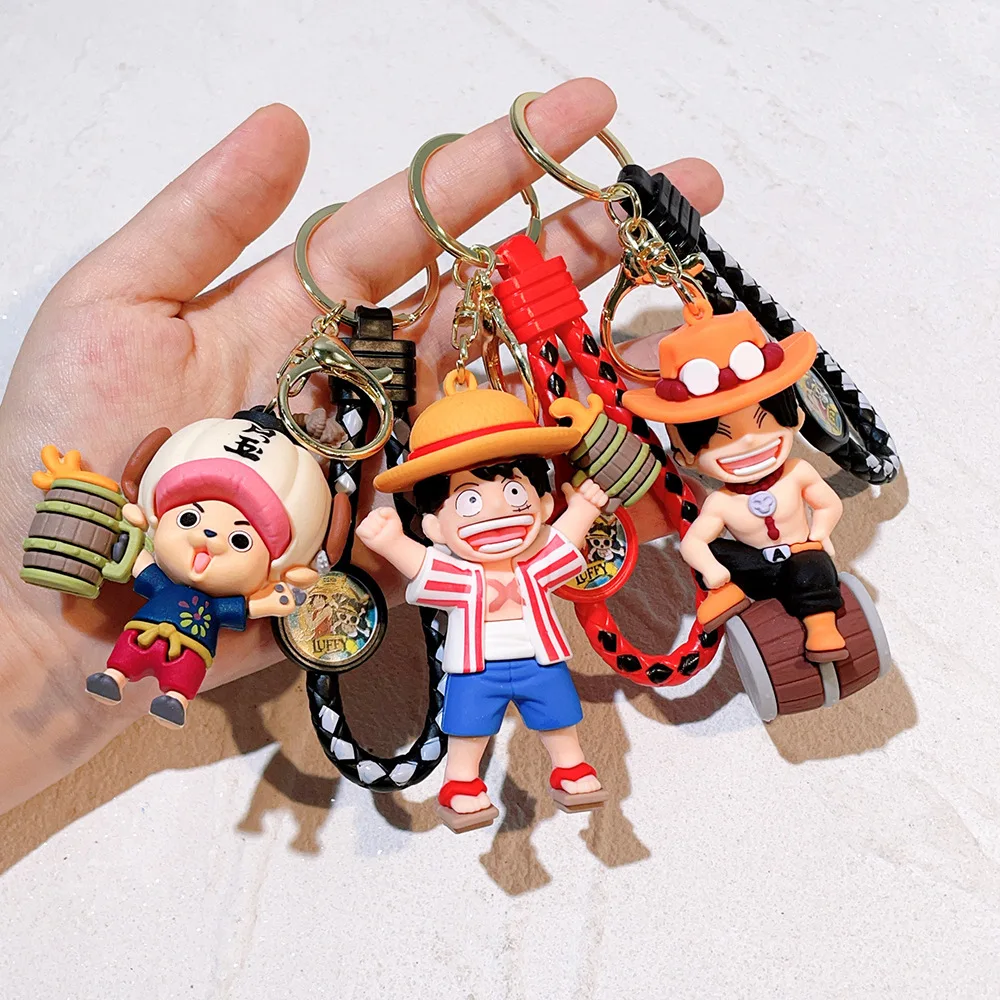 One Piece Anime Schlüsselanhänger Niedliche Paar-Schlüsselringe für Männer Frauen Auto Rucksack Luffy Sabo Harz-Actionfigur Schlüsselanhänger Geburtstagsgeschenke
