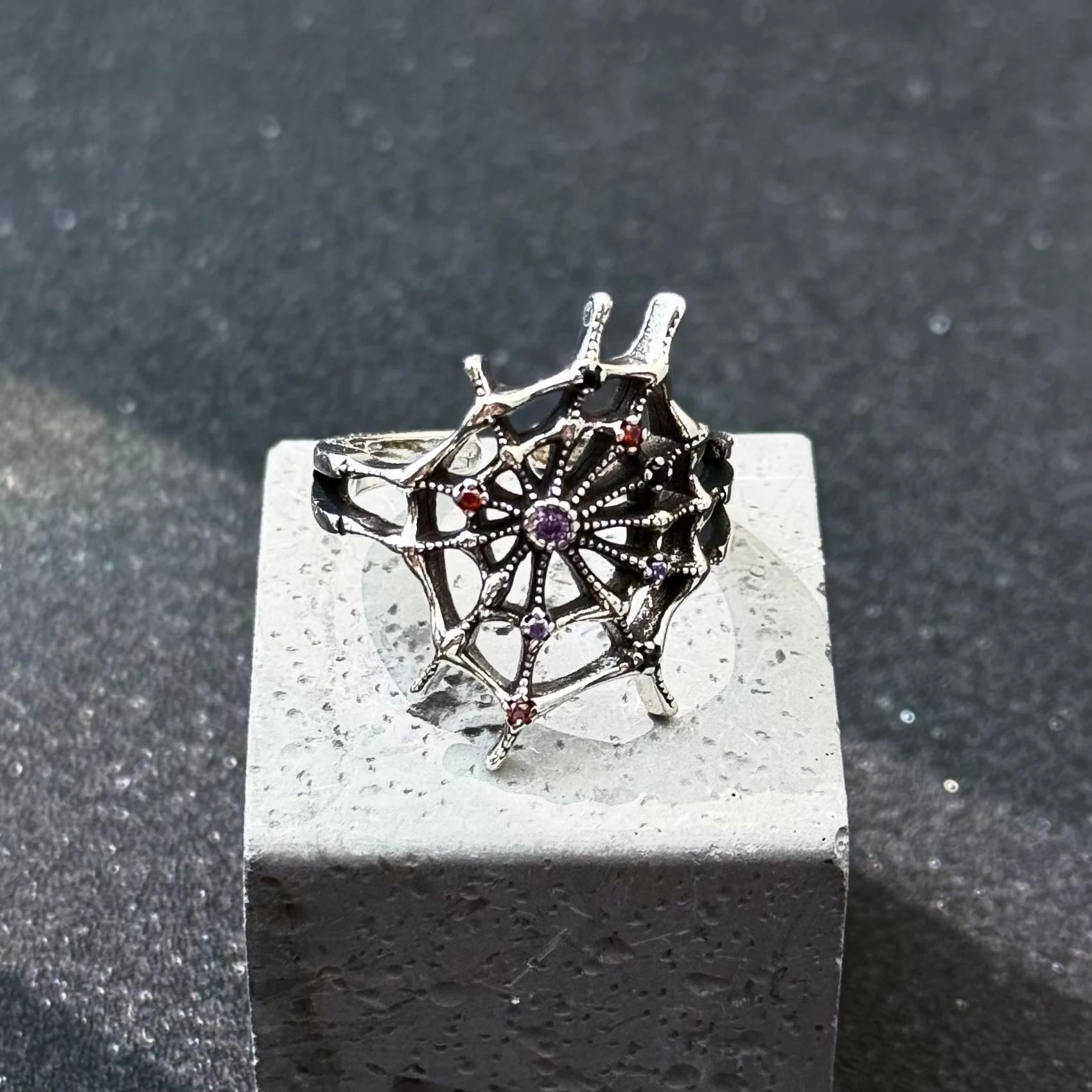 Retro The Spider Web Verstellbarer offener Ring für Männer Punk Gothic Edgy Kupfer Schmuck Cosplay Halloween Zubehör Unisex Geschenk – Detail 9