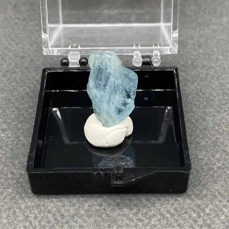 100% Rare Natural Pakistan Aquamarine Mineral Specimens Stones and Crystals Healing Crystal  +Box size：35*35*35 mm