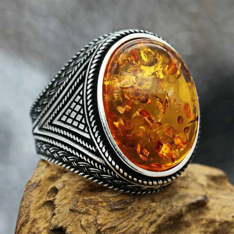 

2024 Couples Matching Gothic Accessories Men's Woman's RingPunk Retro Smear Same As Inlaid Amber Men And Women Simple Jewelry