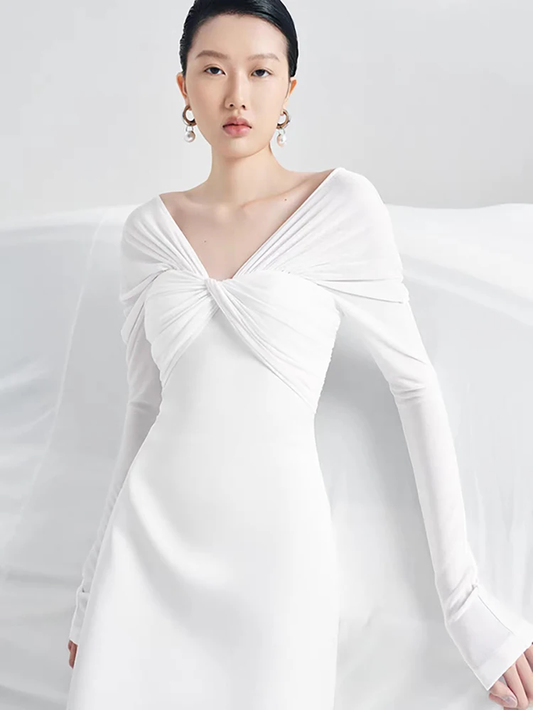 Рисунок 6 - Женское бархатное платье с V-образным вырезом DEAT