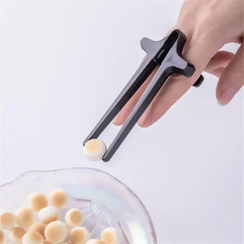 5/10pcs Free-Hand Snack Tweezers Chopsticks Play Games Finger Chopsticks Lazy Assistant Clip Snack Not Dirty Hand Ring Accessory