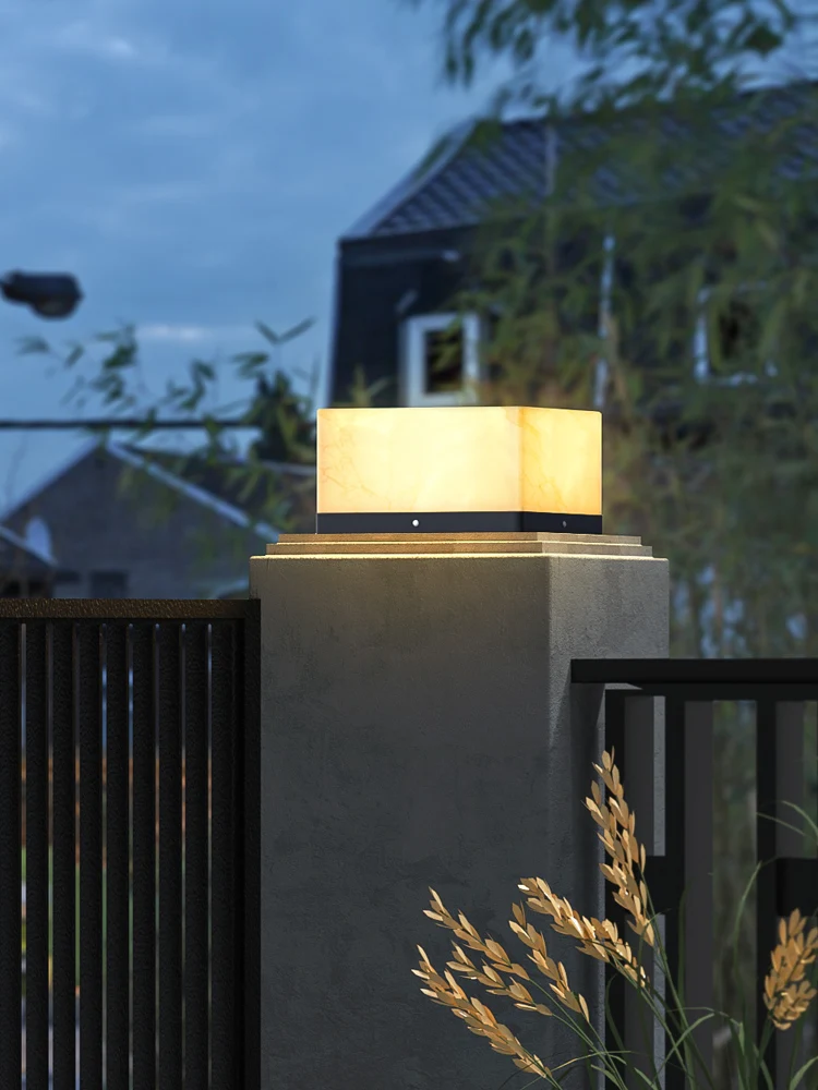 Рисунок 4 - Лампа-столб, современный простой корпус для виллы